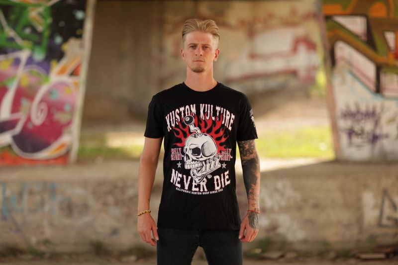 Schwarzes T-Shirt Never Die Rockabilly Shirt mit Totenkopfprint