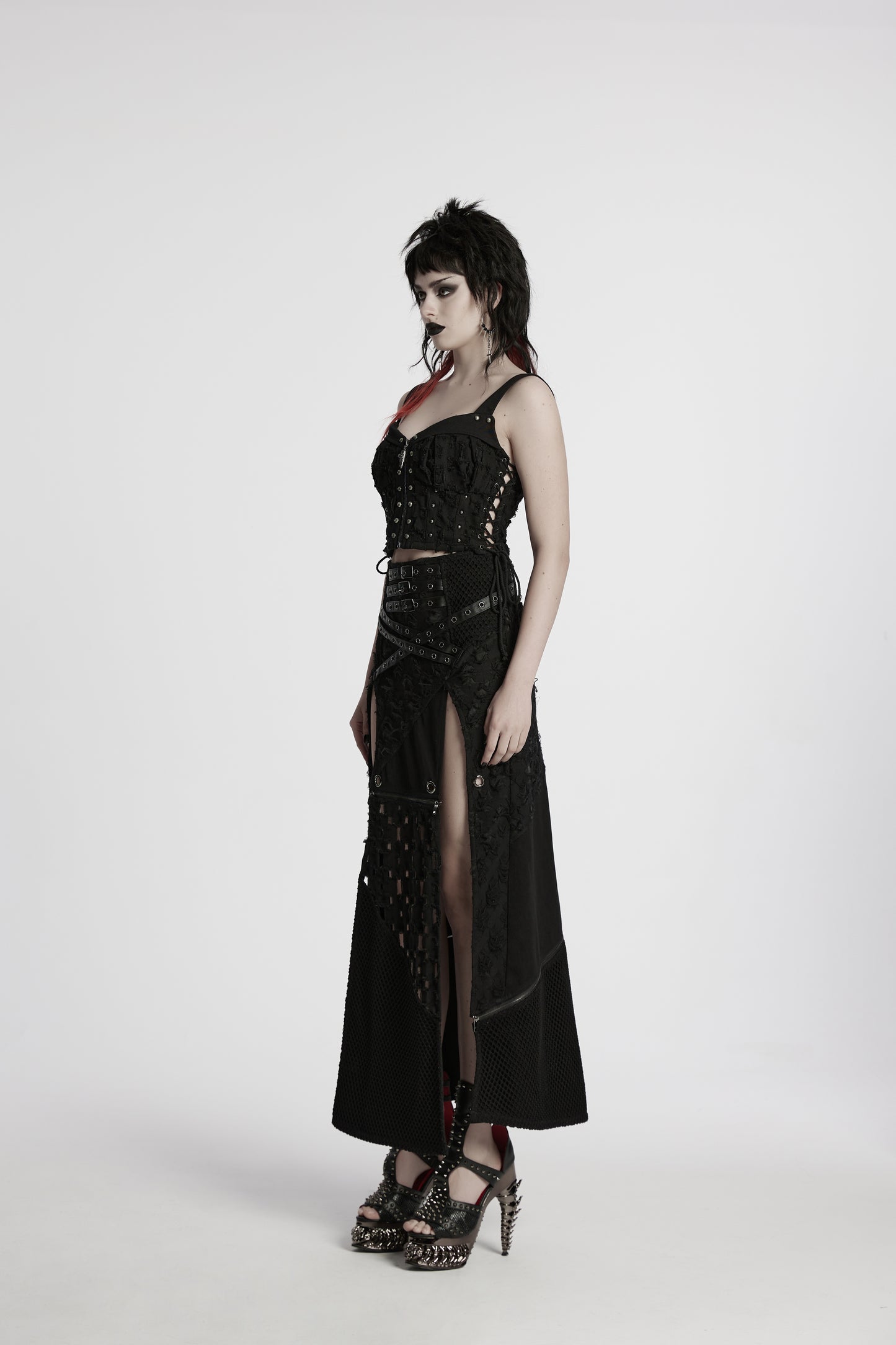 Schwarzer, langer Rock VOID WITCH POST APOCALYPTIC SKIRT im Distressed-Patchwork-Stil mit Schlitzen vorne und abnehmbarem Saum von Punk Rave