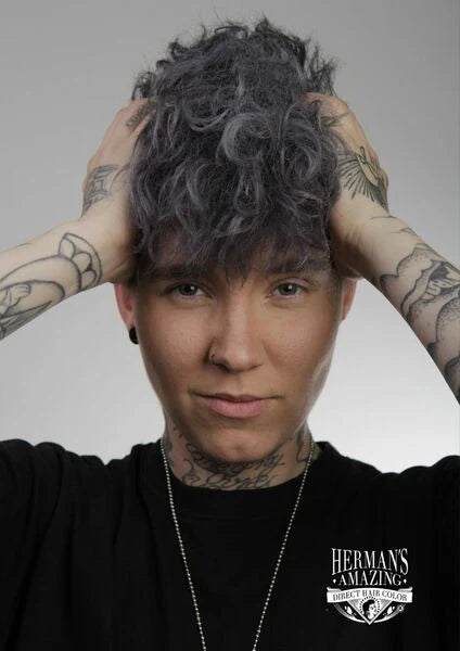 semi-permanente Haartönung MATHILDA GRANNY GREY in dem Farbton Dunkelgrau von Herman's Amazing