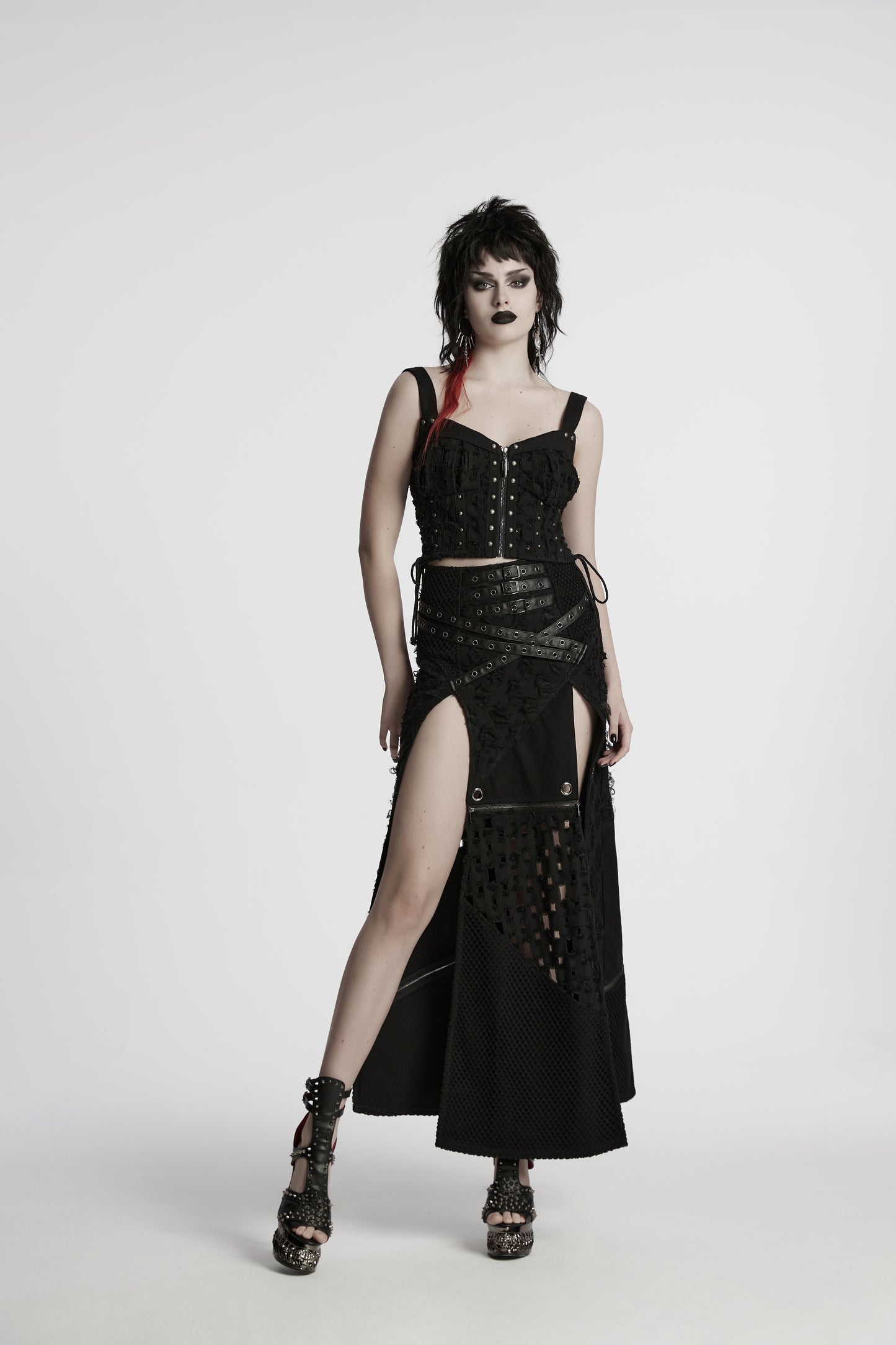 Schwarzer, langer Rock VOID WITCH POST APOCALYPTIC SKIRT im Distressed-Patchwork-Stil mit Schlitzen vorne und abnehmbarem Saum von Punk Rave