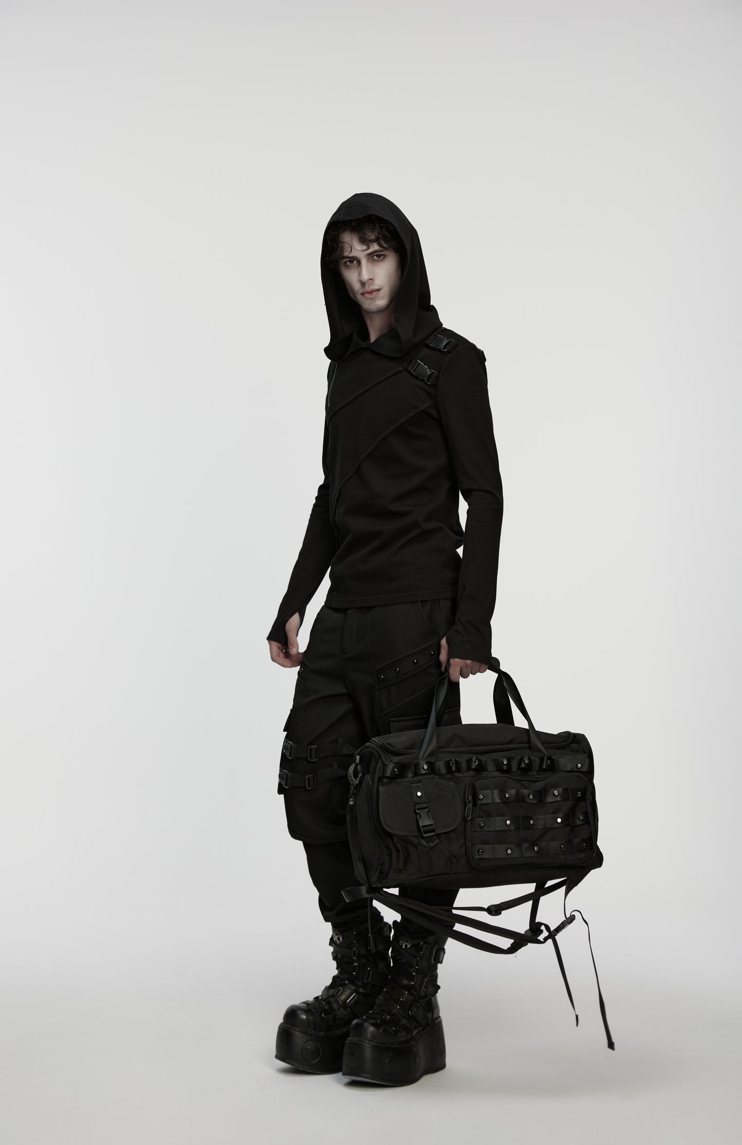 Schwarze, große Tasche TECHWEAR TROOPER TRANSFORMER BAG im Cyberpunk-Style mit vielen Details von Punk Rave