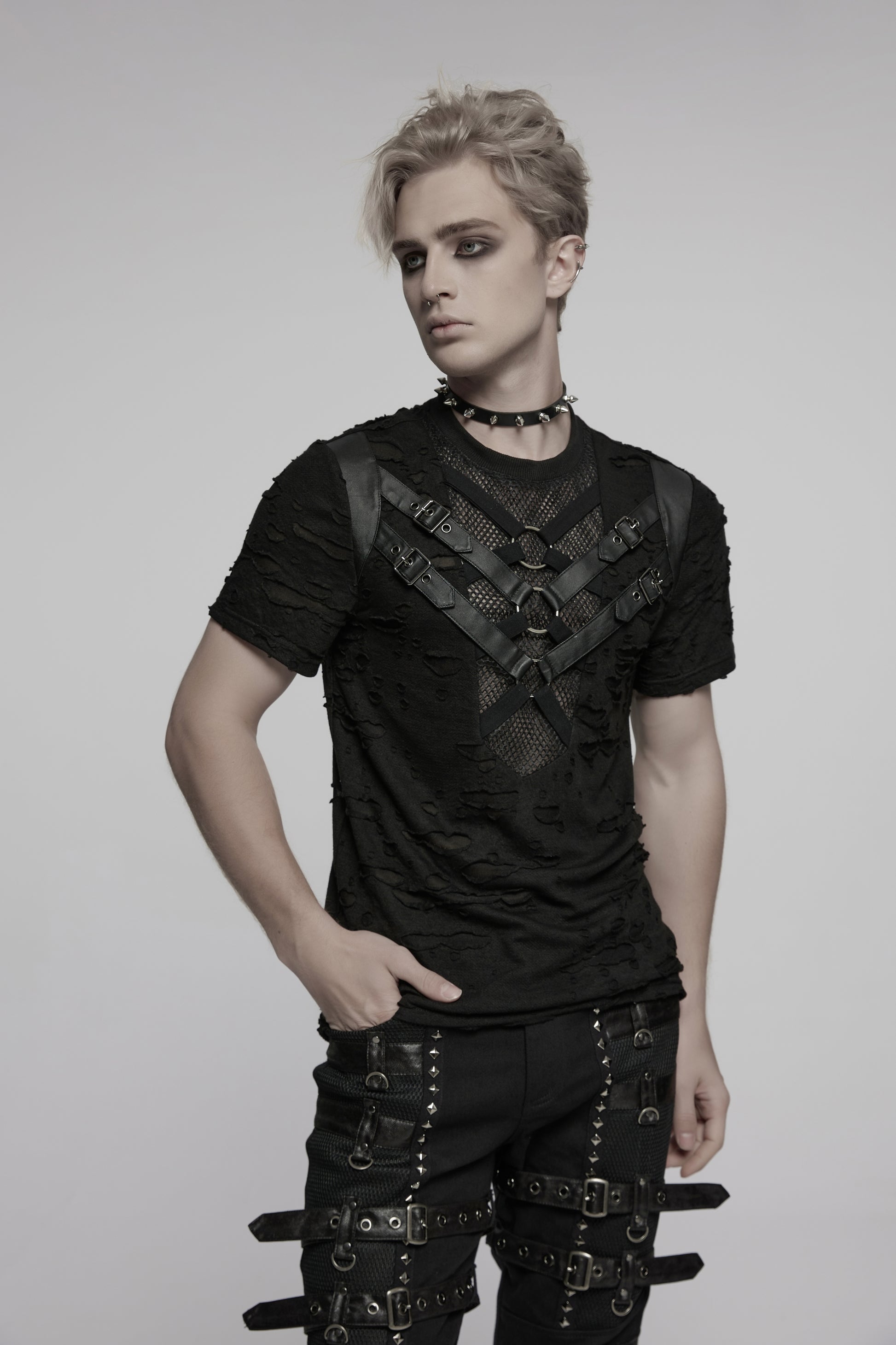 Figurbetontes T-Shirt DARK KNIGHT SHIRT im Used-Look mit Kunstlederriemen und Mesh-Einsätzen von Punk Rave