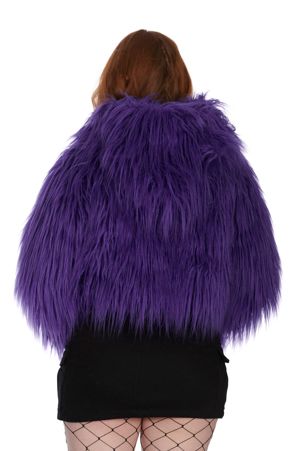 Rückseite lilafarbende Kunstfelljacke BUFFY FUZZY JACKET Purple mit großer Kapuze mit Ohren von Banned