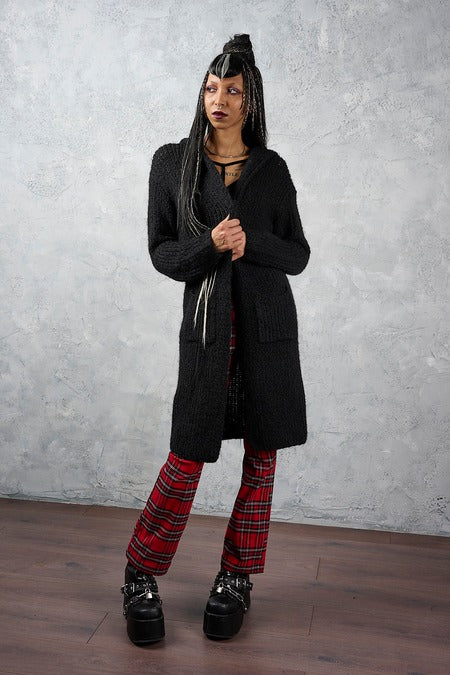 Schwarzer gestrickter Cardigan Blackmore Long Knit Cardigan mit großer Kapuze von Banned