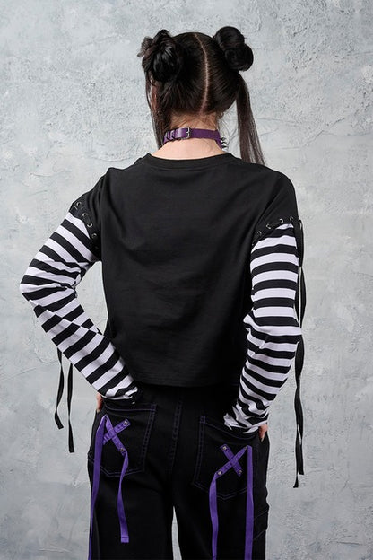 Schwarz-weißes Oberteil My Heart Hacker Top Black/White mit gestreiften Details und Zierriemen von Banned