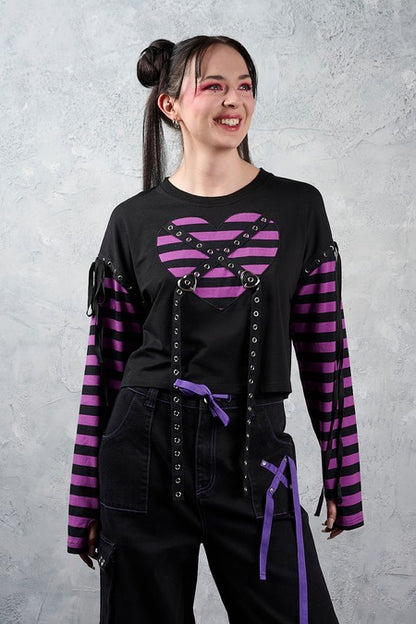 Schwarz-lilafarbenes Oberteil My Heart Hacker Top Purple mit gestreiften Details und Zierriemen von Banned
