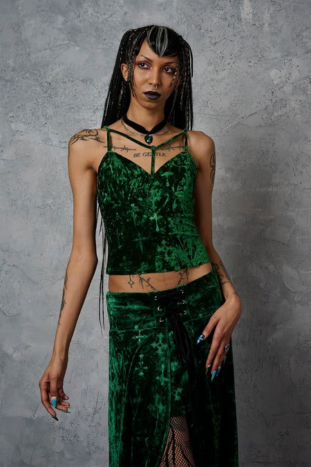 Grünes Samttop Sanctum Velvet Top Green mit Kreuzmuster und schmalen Trägern von Banned