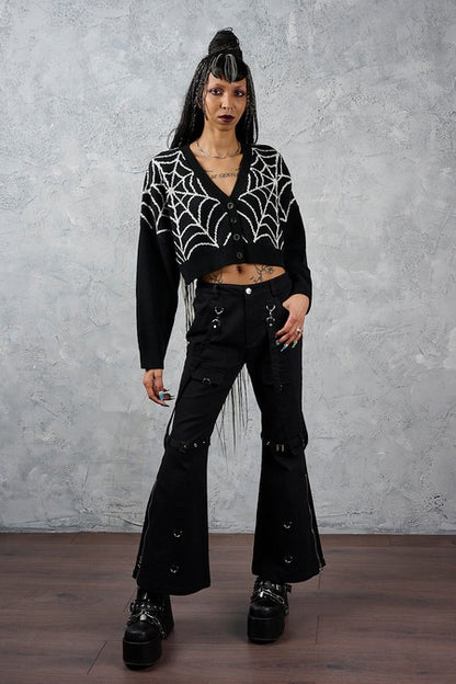 Schwarze Schlaghose Sienna Utility Flare Trousers mit abnehmbaren Beinen und vielen Details von Banned