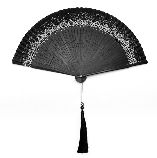 Faltbarer Handfächer ENCHANTED LACE FOLDING FAN aus Stoffblättern in Spitzenoptik und Rankenprint von Punk Rave