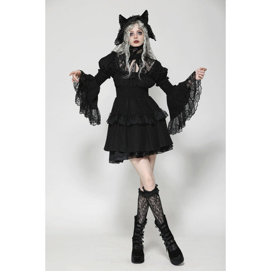 Schwarzes kurzes Kleid Gothic Lace Doll Dress mit Spitzeneinsätzen von Dark In Love