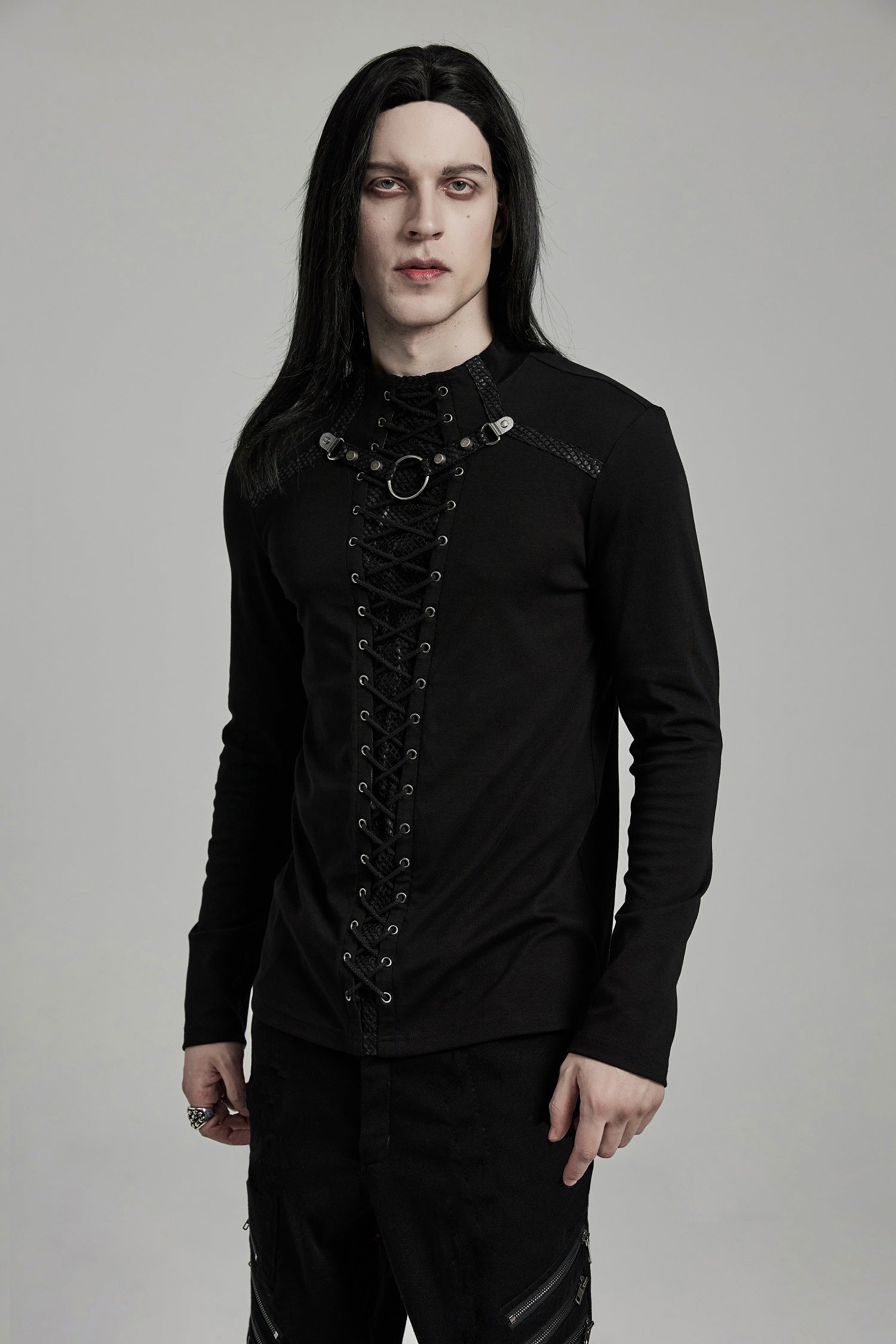 Schwarzes Langarmshirt ANAKREON LONGSLEEVE TOP mit Schnürdetails und Kunstlederakzenten von Punk Rave