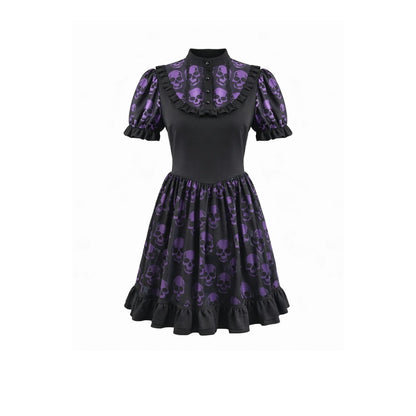 Schwarz/Lilanes kurzes Kleid, Purple Skull Whisper ist ein Dark-Lolita-Kleid mit Totenkopf-Print von Dark In Love