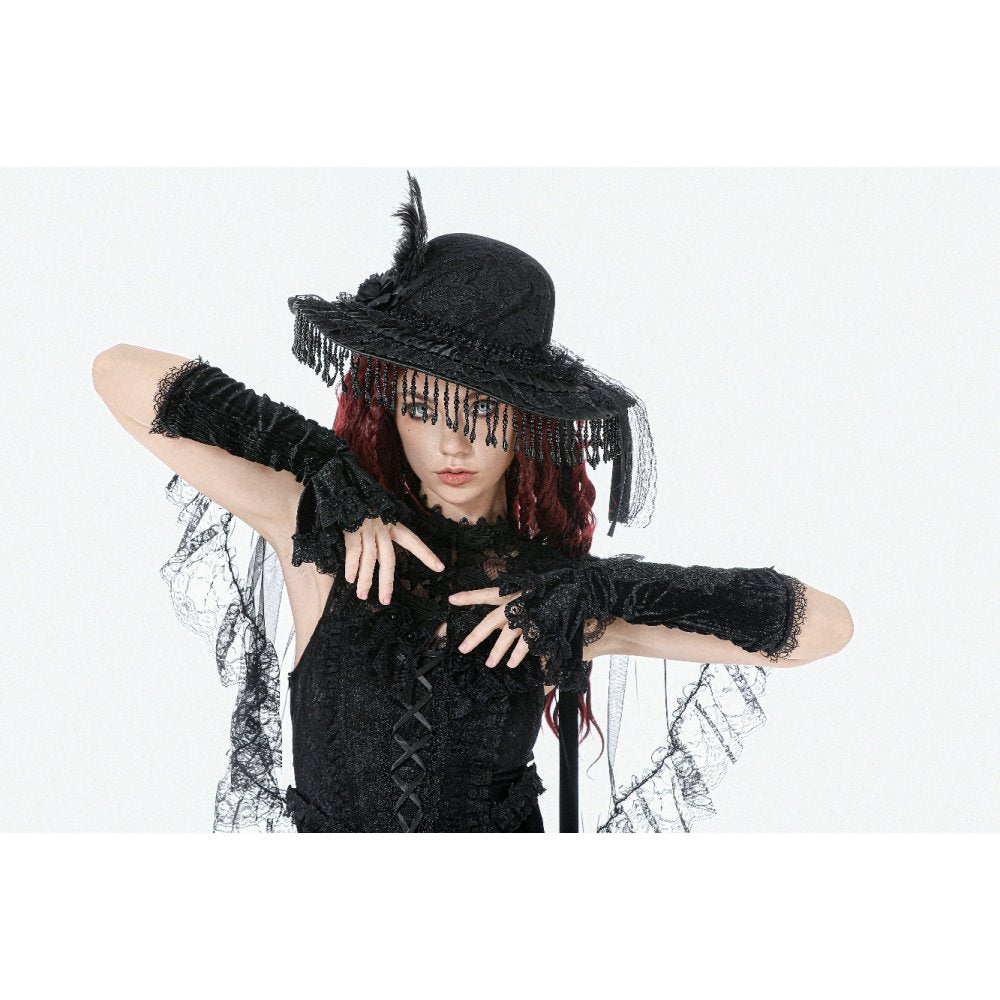 Schwarzer, kleiner Hut Vintage Lace Feather Mini Hat mit Spitzen-, Perlen und Blumendetails von Dark In Love