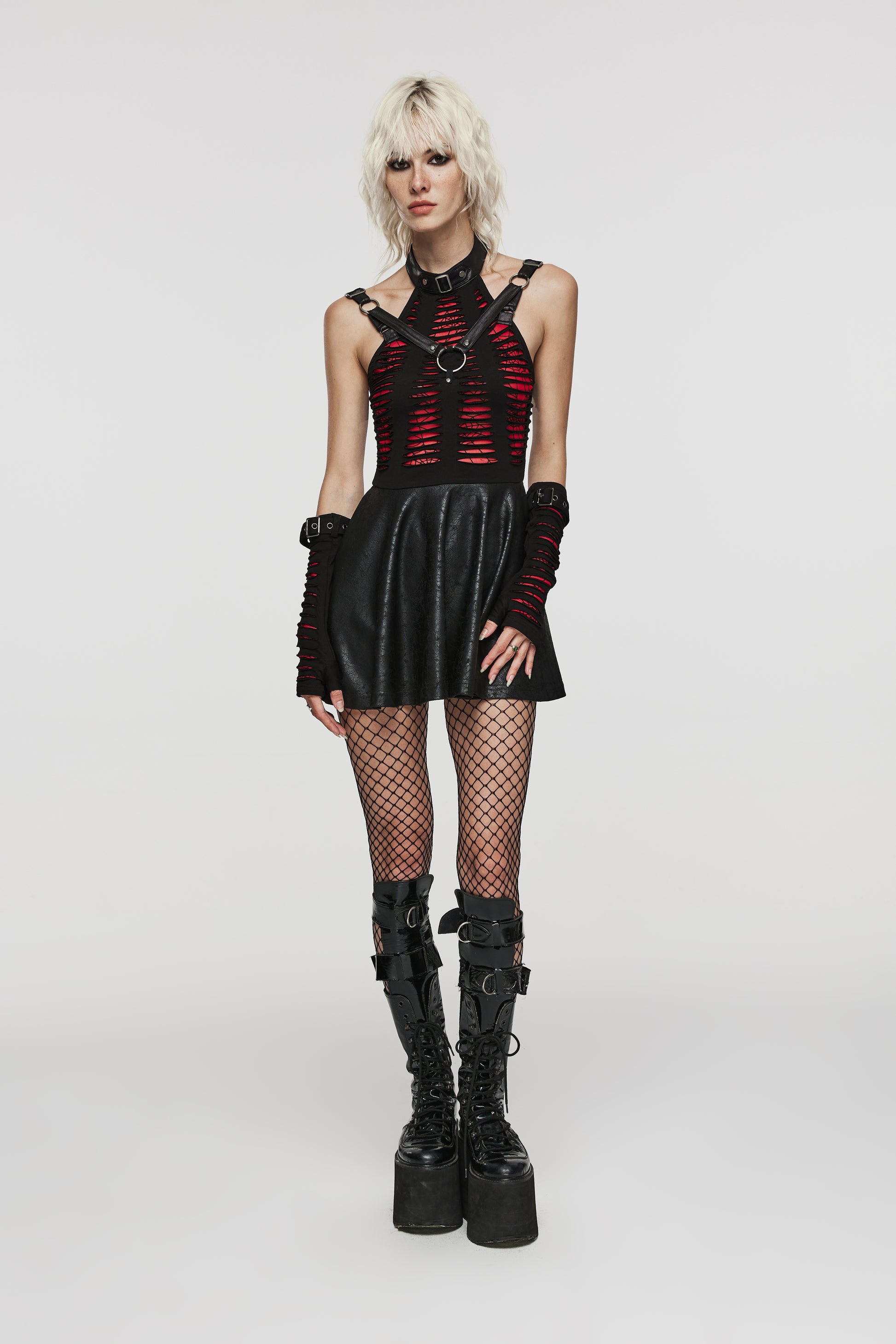 Schwarz-rotes Skater-Minikleid RED WIDOW DRESS im Used-Look mit Kunstlederdetails und Riemen von Punk Rave