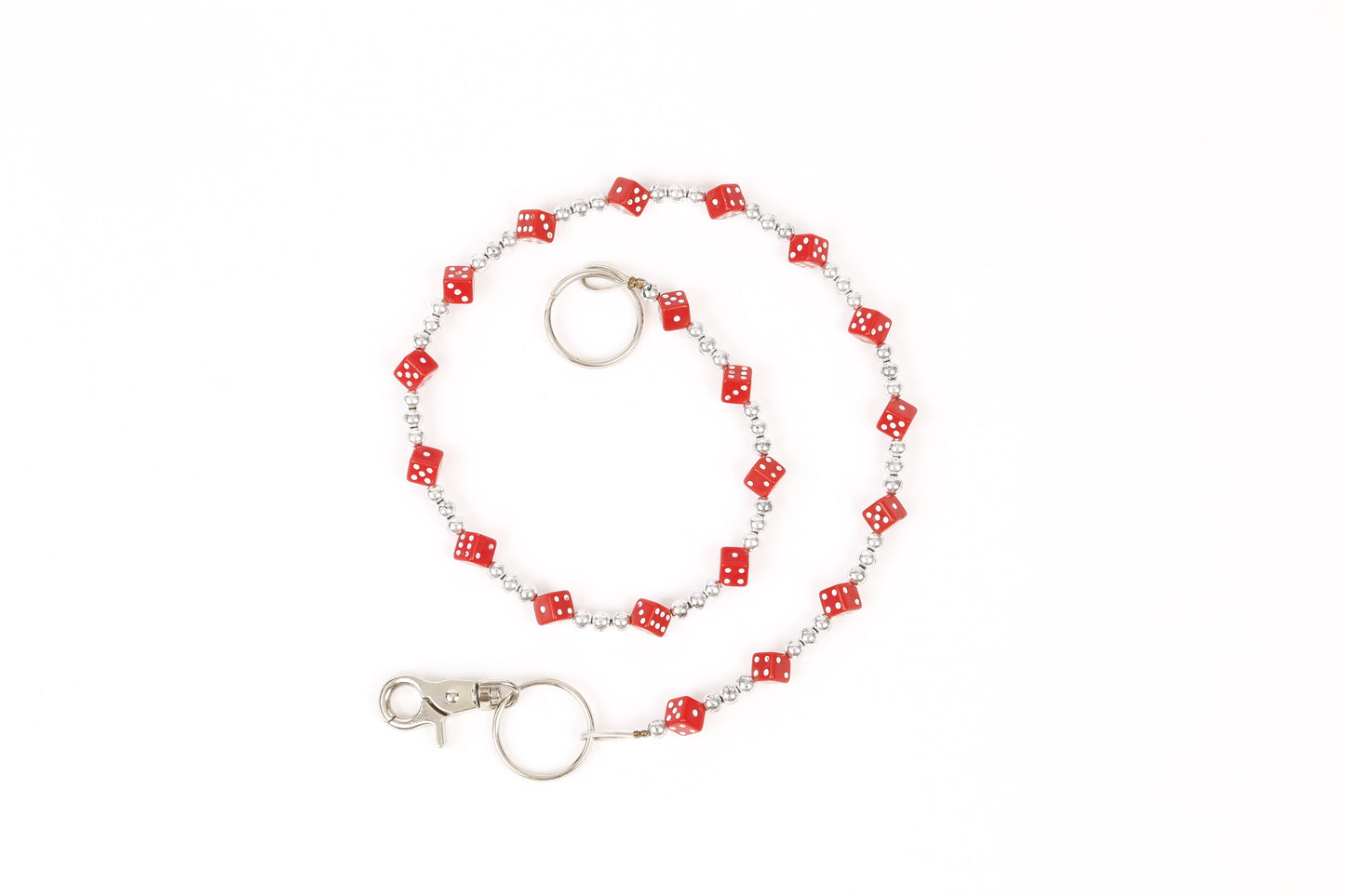 Silberfarbende Rockabilly Würfelkette Rot mit kleinen roten Würfeln mit weißen Punkten im 3D-Design