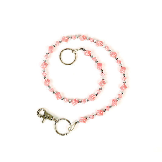 Silberfarbende Rockabilly Würfelkette Pink Klein mit rosafarbenden Würfeln im 3D-Design