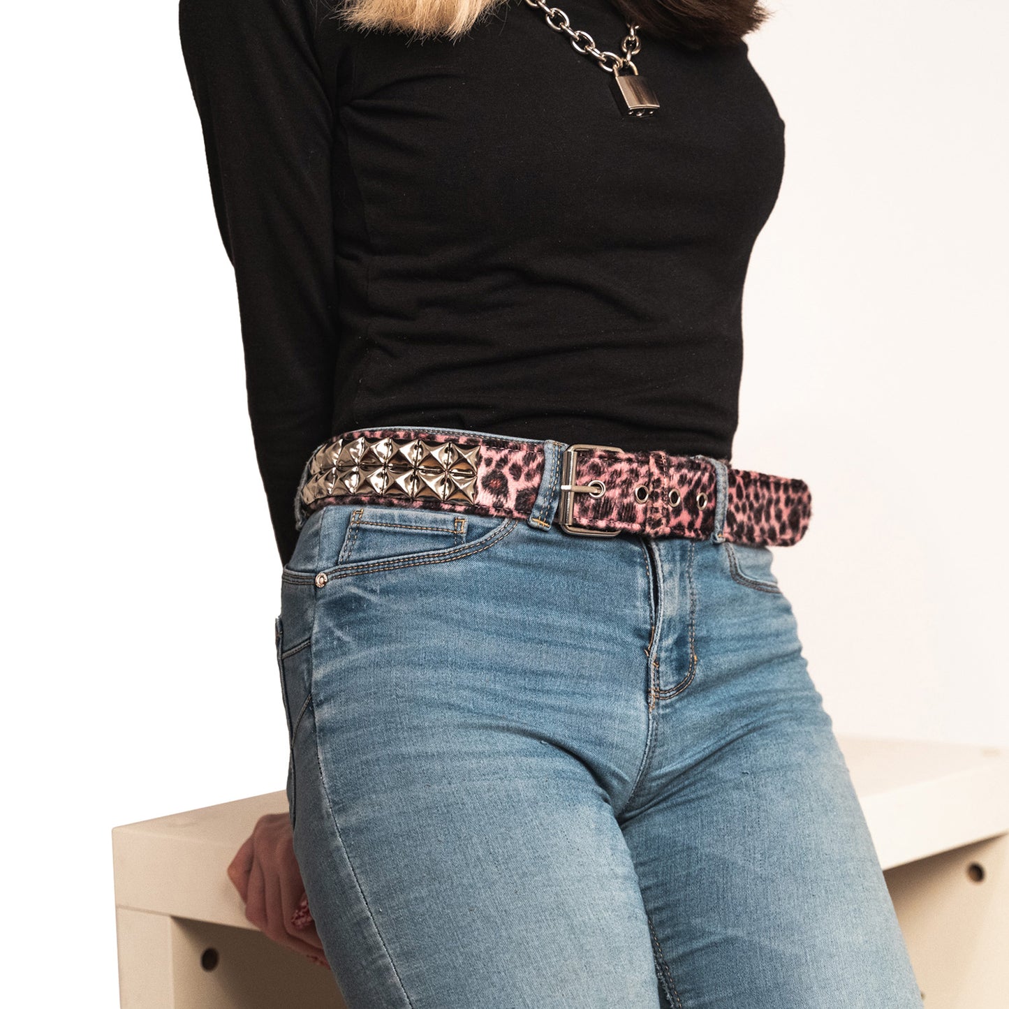 Pinker Gürtel 2-reihig Leopard Pink Pyramidennieten mit Kunstfell
