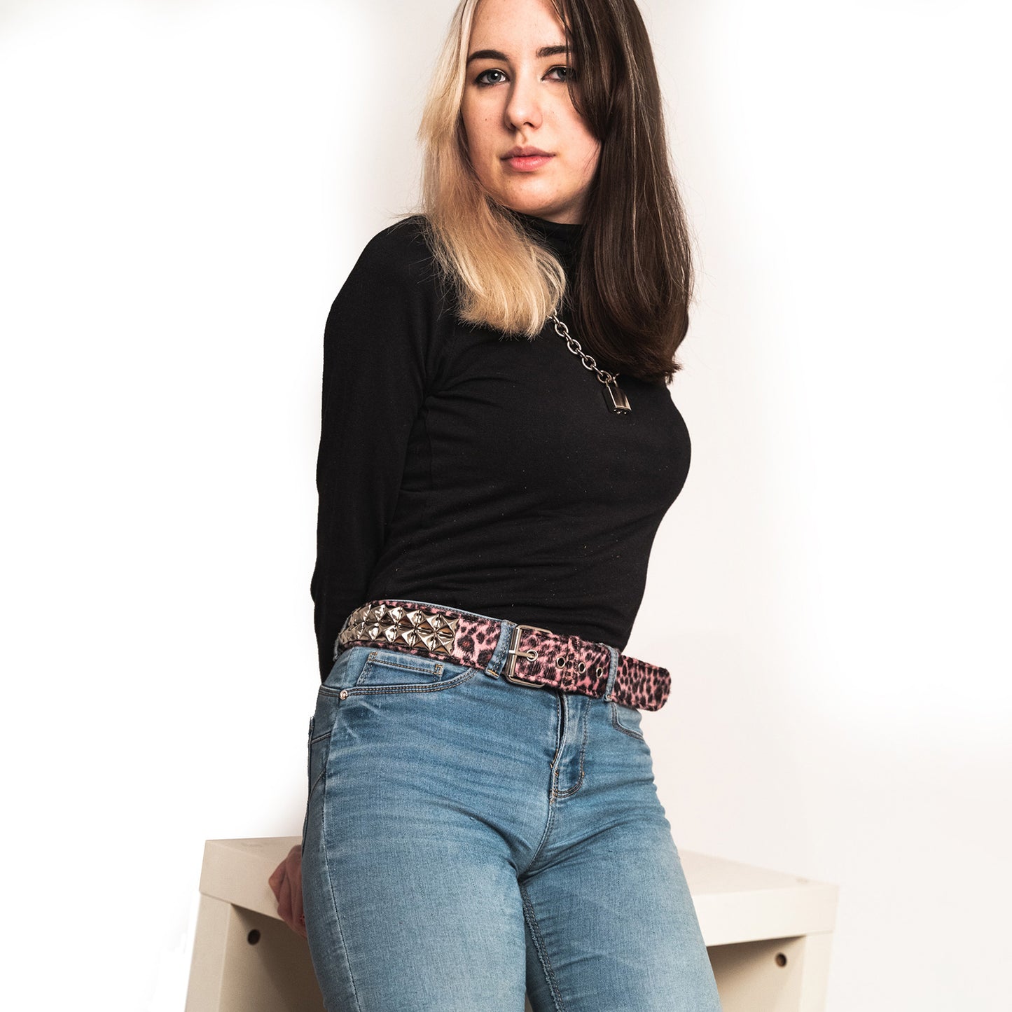 Pinker Gürtel 2-reihig Leopard Pink Pyramidennieten mit Kunstfell