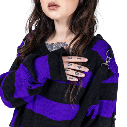 Schwarz-lilafarbend-gestreifter Strickpullover ORIANA JUMPER PURPLE mit schwarzen, gekreuzten Riemen von Heartless