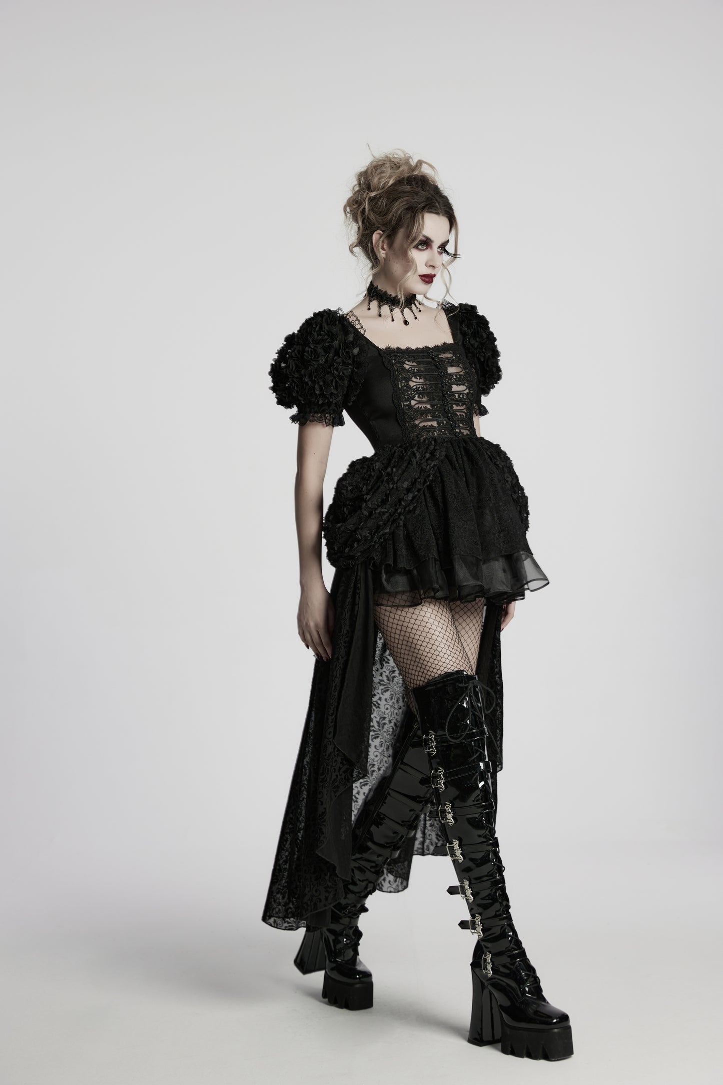 Romantisches, schwarzes Gothic-Kleid MARQUISE BELLADONNA DRESS mit kurzen Puff-Ärmeln und hohem Saum von Punk Rave