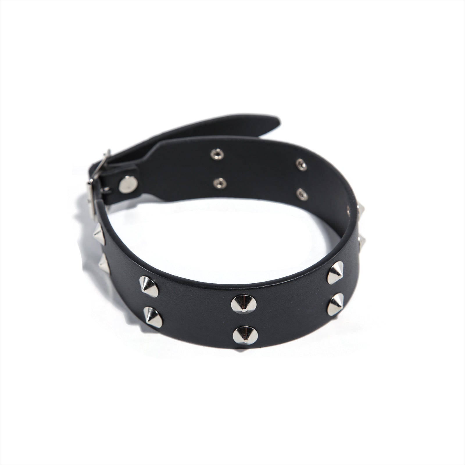 Schwarzes, breites Halsband Vegan Choker Wide Cones Flat mit silberfarbenden, zweireihigen Flachnieten