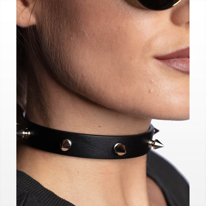 Schwarzes Halsband Vegan Choker Small Spikes mit silberfarbenden, kleinen Killernieten