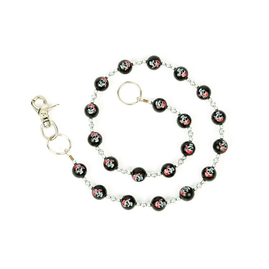 Silberfarbende Geldbeutelkette mit großen, schwarzen Kugeln mit Totenkopfprint im Piratenstil