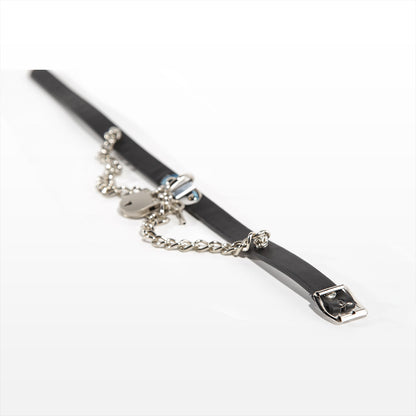 Schwarzes Halsband Vegan Choker Lock & Key mit silberfarbenden Schloss und Schlüssel, sowie Zierketten