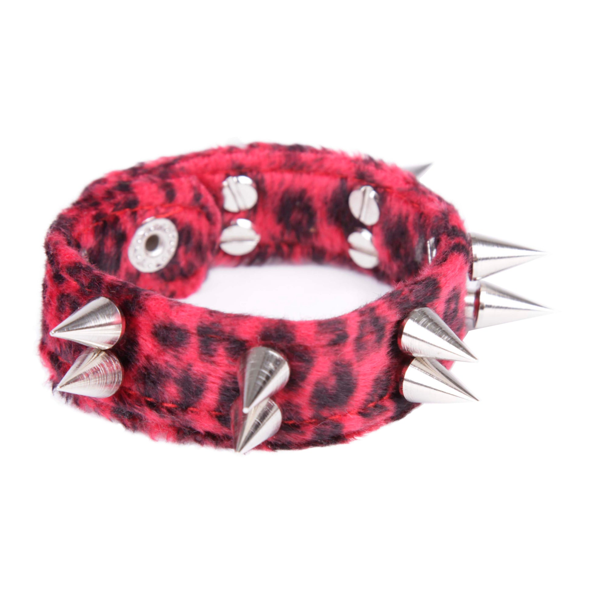 Breites, rotes Fellarmband Red mit Leopardenmuster, zweireihigen Killernieten und Druckknopfverschluss von MB Müller