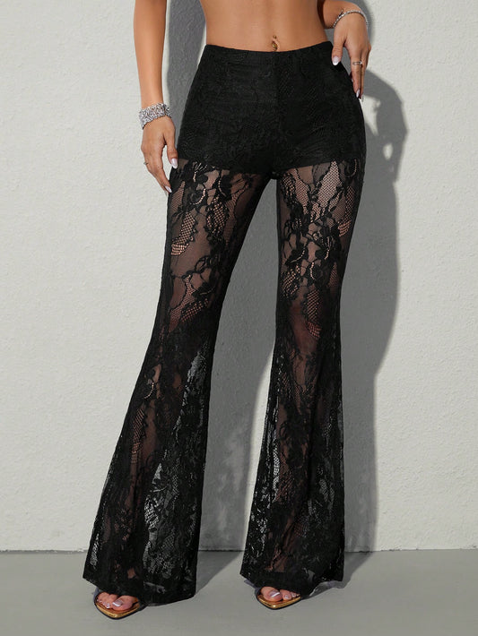 Schwarze Schlaghose Mesh Flower Dentelle Pant aus Spitzenstoff von Moon Attic