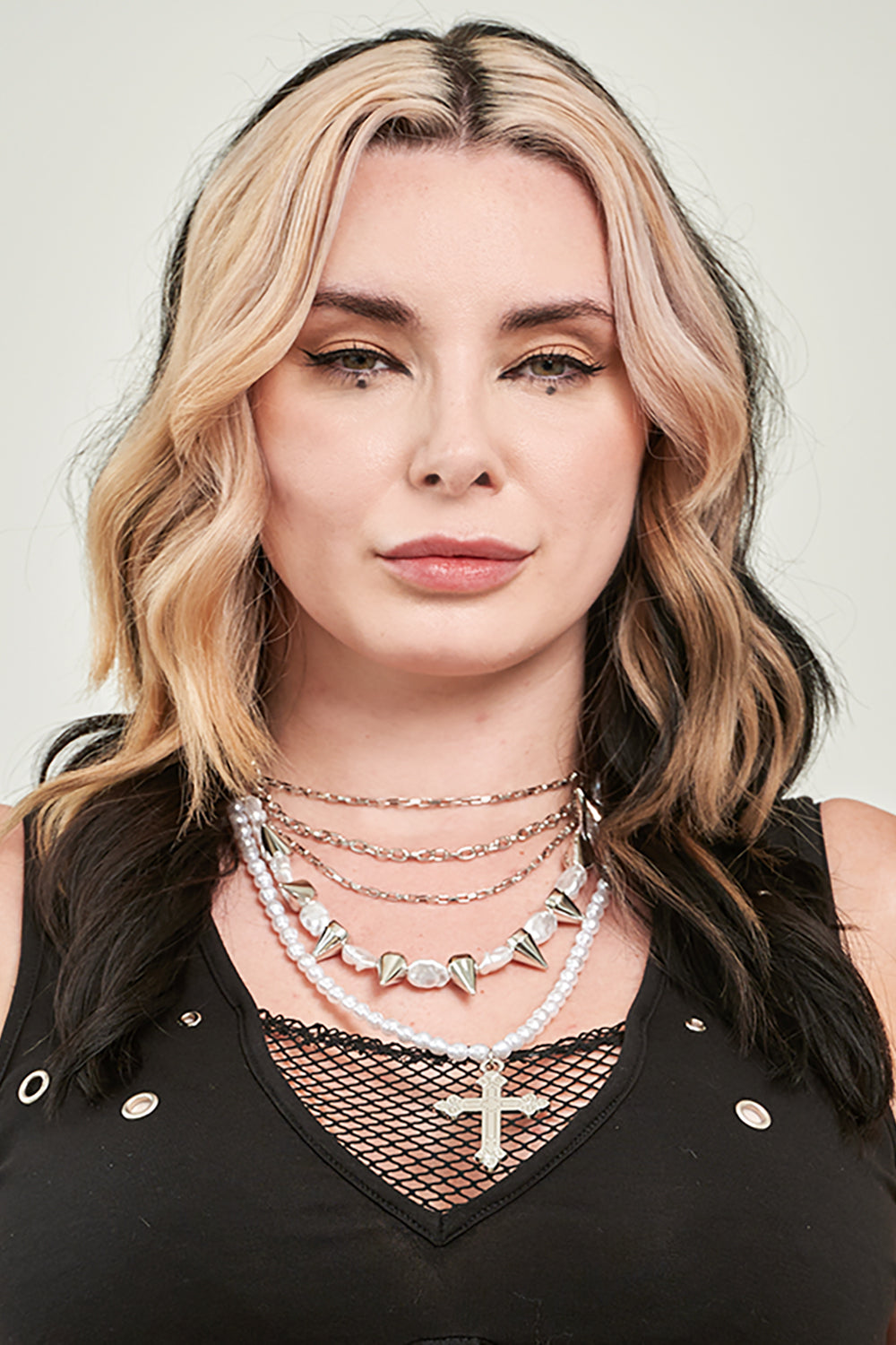 Schwarzes Halsband DIVINE EDGE CHOKER mit Kreuzanhänger von Banned