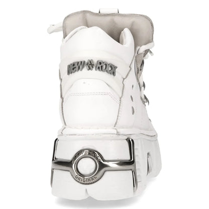 Weißer Halbschuh aus Leder ANKLE BOOT METALLIC WHITE mit vielen silberfarbenen Stahlelementen und Plateausohle von NEW ROCK