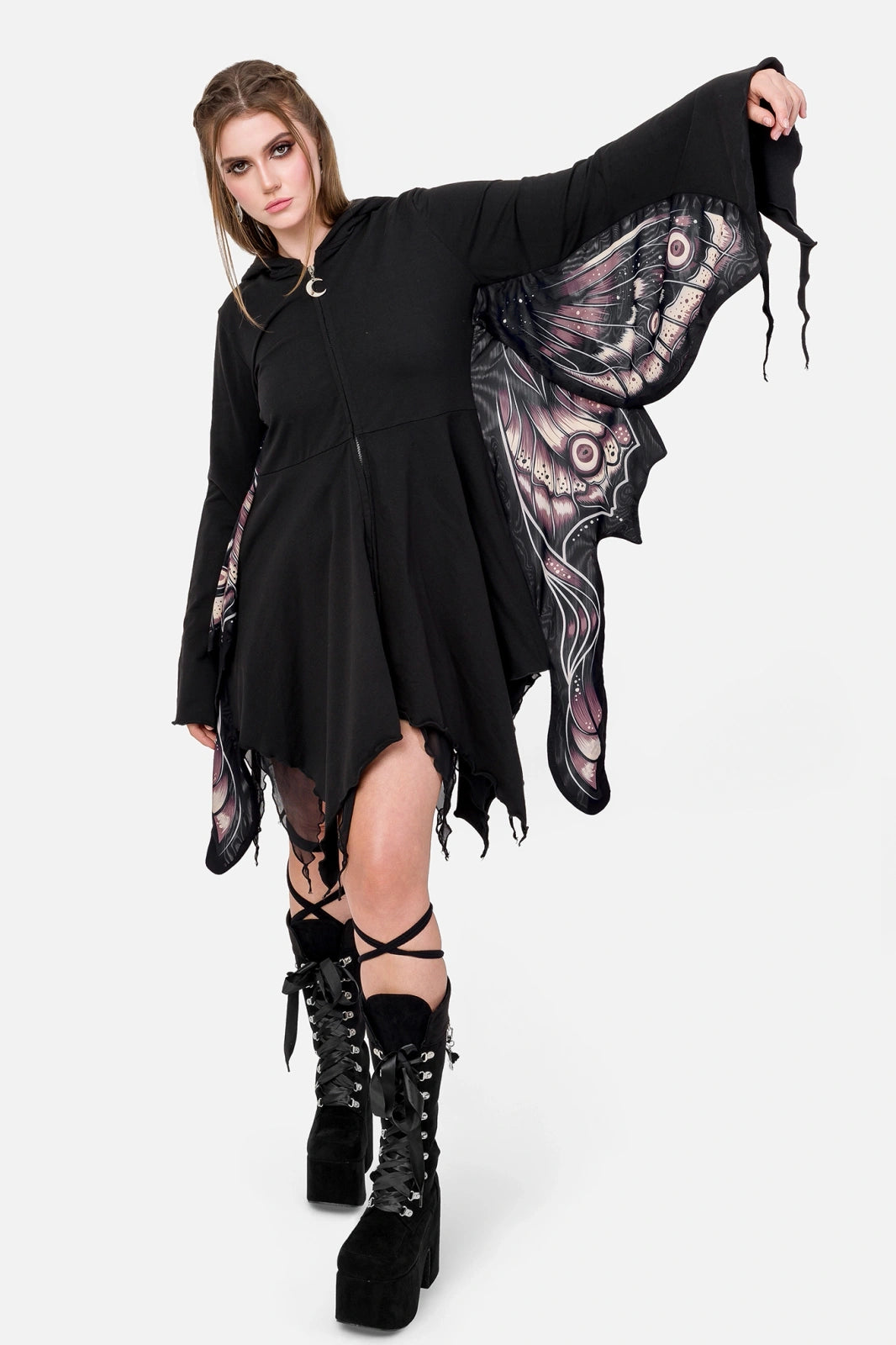 Schwarzer Mantel ASHIRA MOTH HOOD mit Mottenflügeln unter den Armen von Restyle