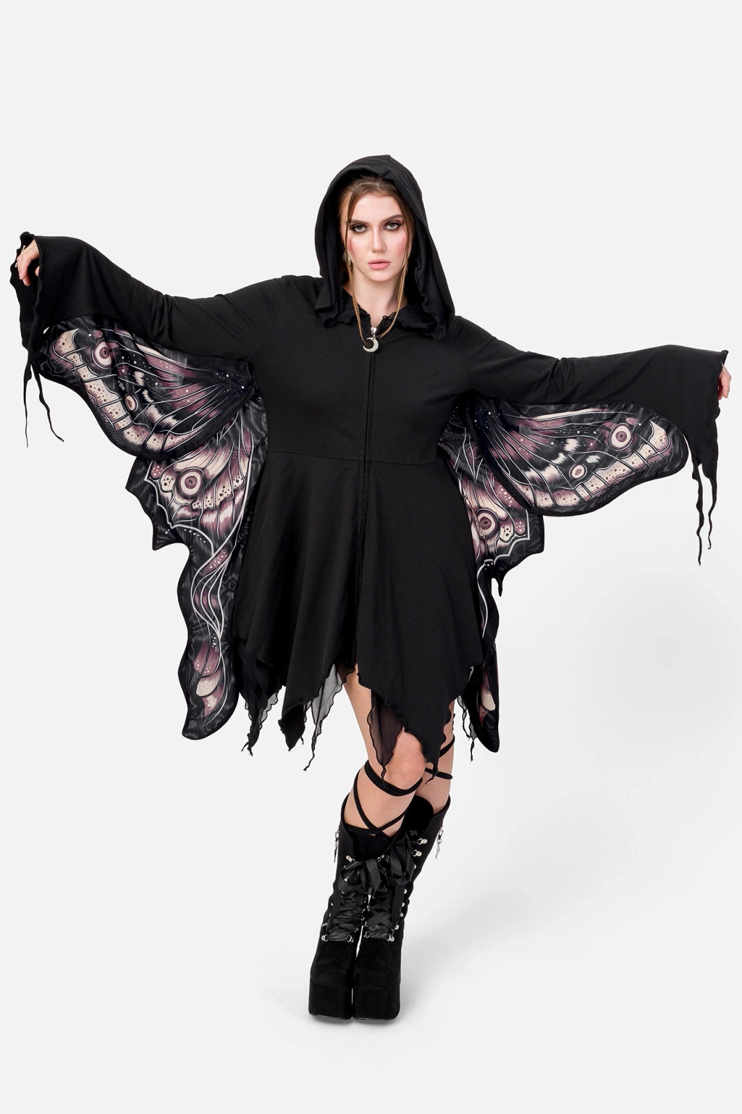 Schwarzer Mantel ASHIRA MOTH HOOD mit Mottenflügeln unter den Armen von Restyle