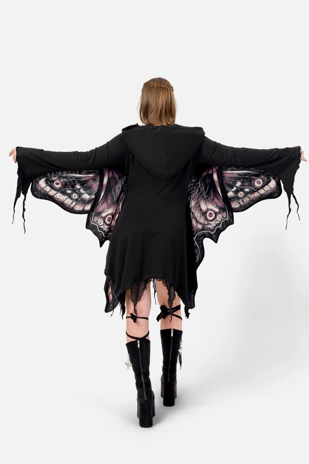 Schwarzer Mantel ASHIRA MOTH HOOD mit Mottenflügeln unter den Armen von Restyle