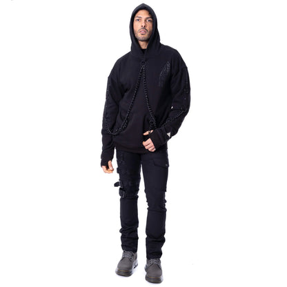 Schwarze Jacke ASH VALE HOOD mit mehreren Kettendetails von Chemical Black