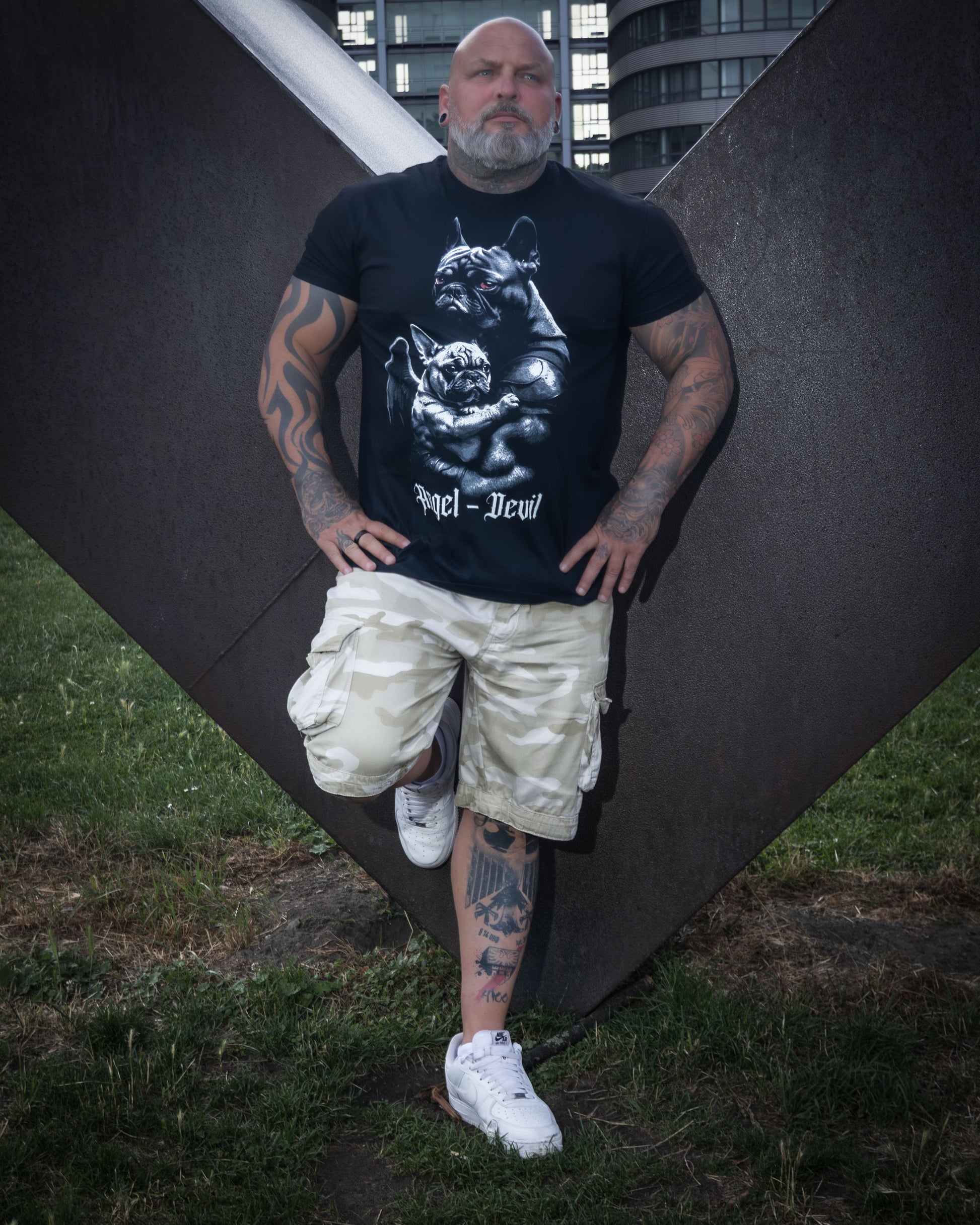 Schwarzes Oberteil Angel Devil Shirt mit Hundeprint von Tributica