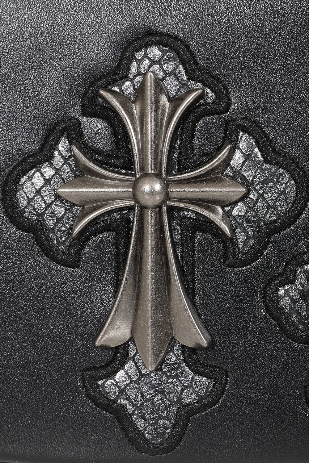 Schwarze Tasche CRYPT CROSS SHOULDERBAG mit Kreuzaplikationen von Banned&nbsp;