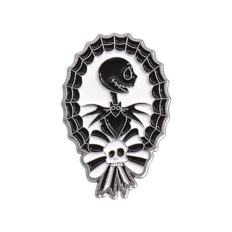 Kleiner Emaille-Anstecker BLACK/WHITE JACK ENAMEL PIN von Moon Attic