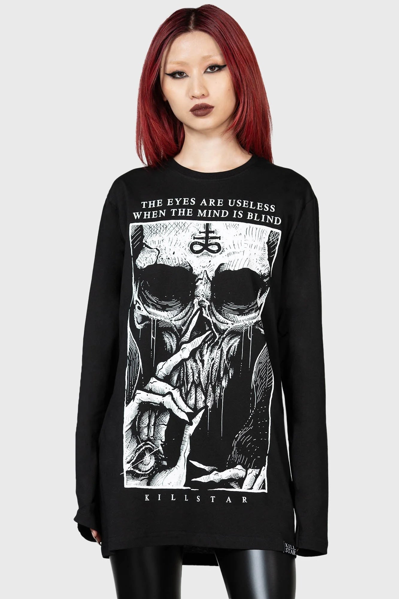 Schwarzes Long Sleeve Shirt von Killstar mit weißem, großem Skull-Print und Aufschrif