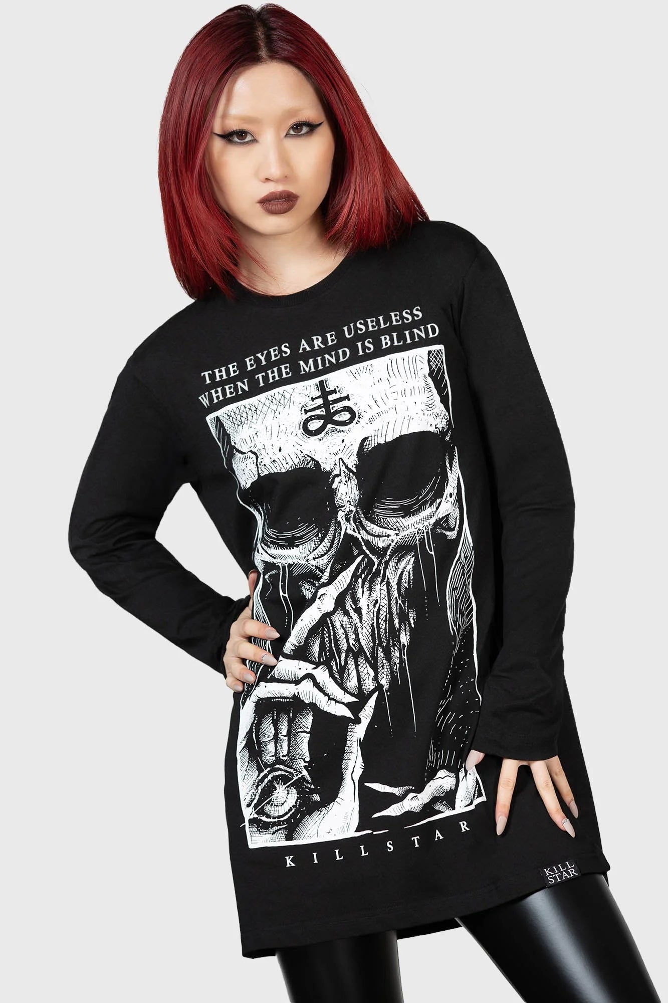 Schwarzes Long Sleeve Shirt von Killstar mit weißem, großem Skull-Print und Aufschrif