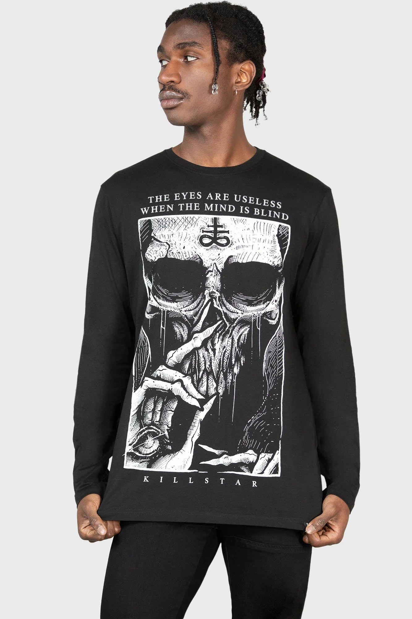 Schwarzes Long Sleeve Shirt von Killstar mit weißem, großem Skull-Print und Aufschrif