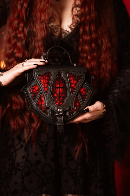 Schwarze Tasche BLOODSPIRE BAG mit Fensterdesign von Restyle
