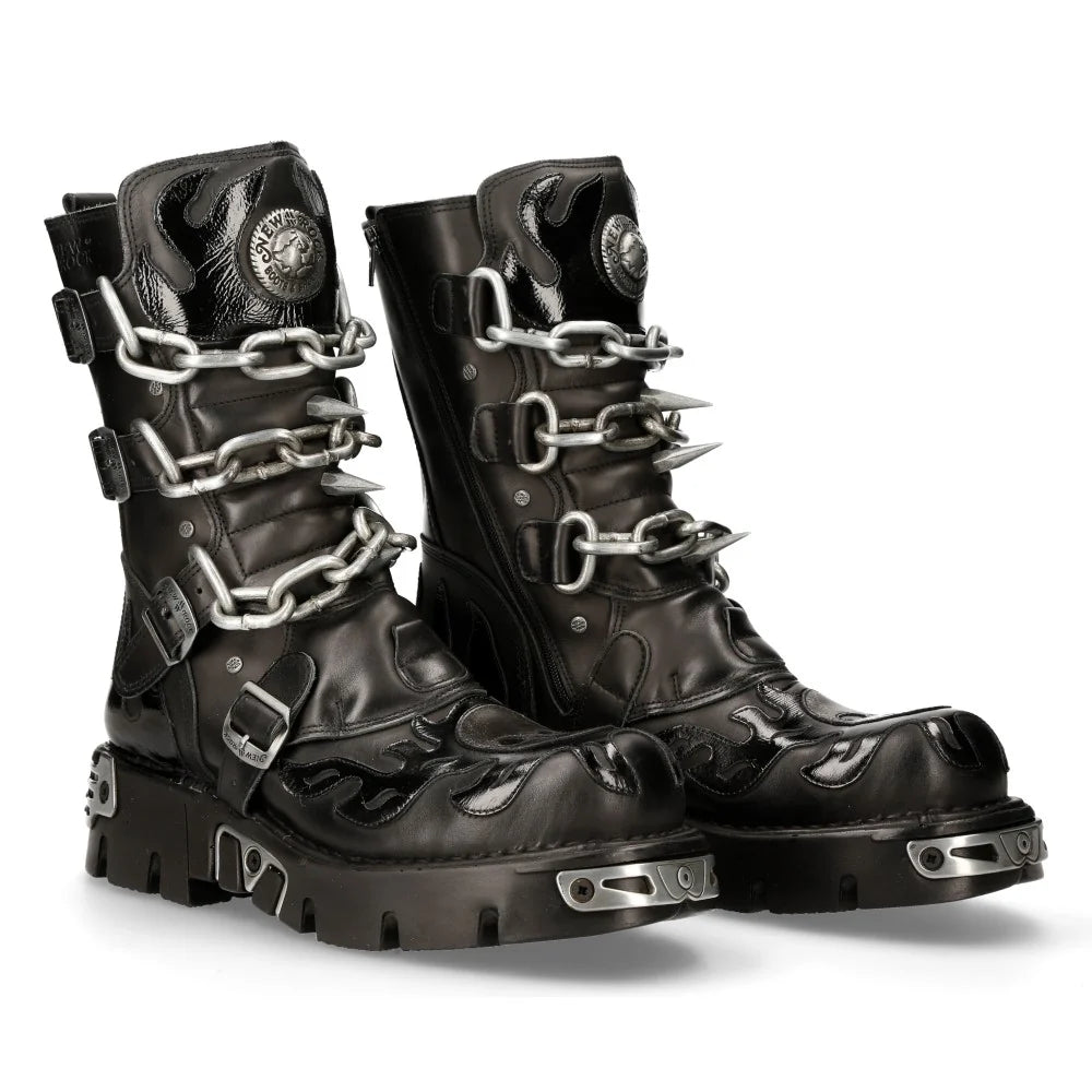 Schwarzer Stiefel aus Leder BOOTS REAKTOR SKULL mit vielen silberfarbenen Stahlelementen und Flammen und Schädel Design von NEW ROCK