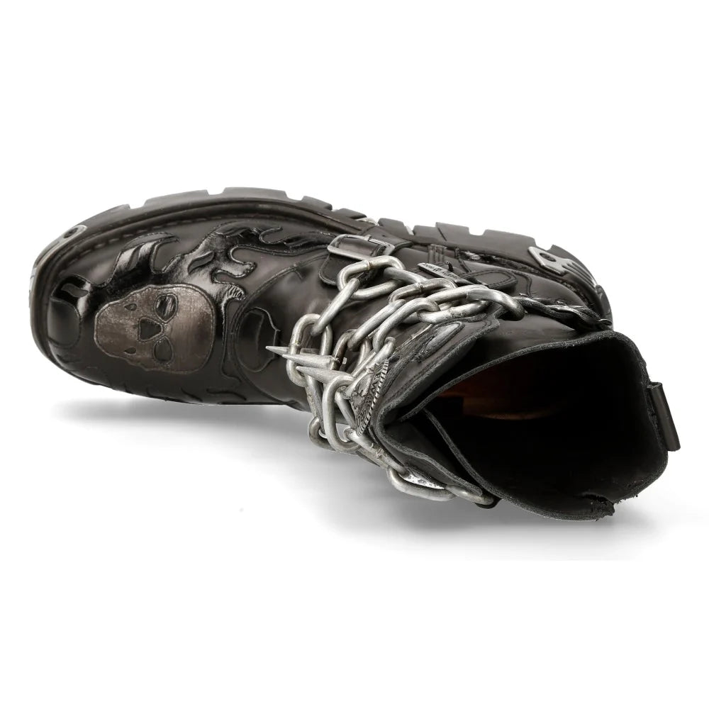 Schwarzer Stiefel aus Leder BOOTS REAKTOR SKULL mit vielen silberfarbenen Stahlelementen und Flammen und Schädel Design von NEW ROCK