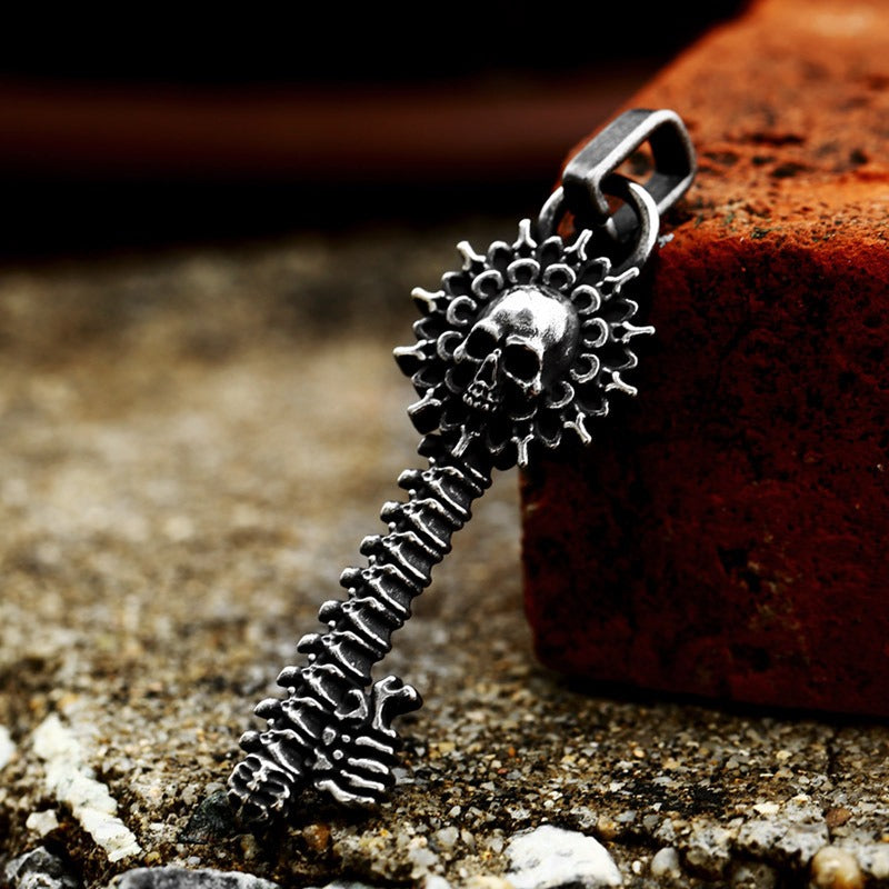 Silberfarbende Halskette SKULL KEY NECKLACE mit detailliertem, wirbelsäulenartigem Schlüsselanhänger mit kleinem Totenkopf von Moon Attic