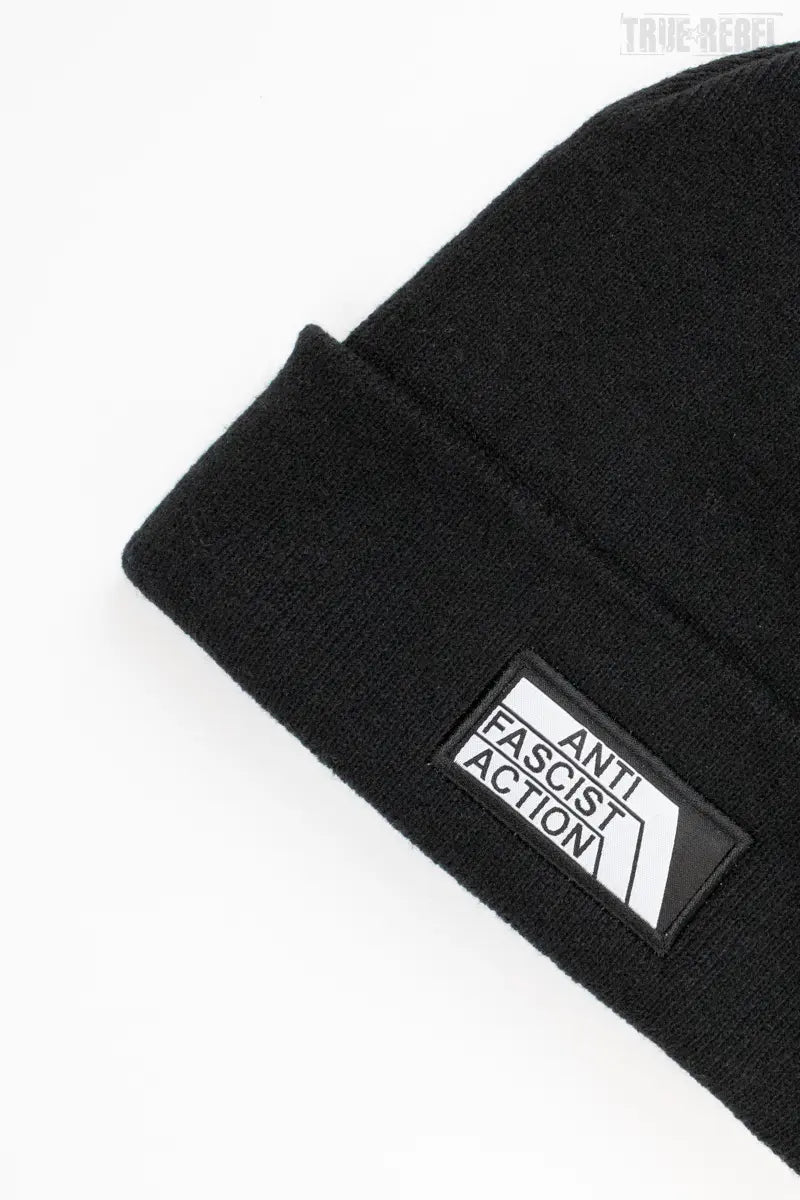 Schwarze Beanie AFA 2.0 Black mit Anti Fascist Action Schriftzug von True Rebel