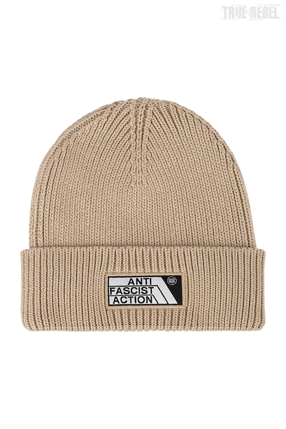 Beige Beanie AFA 2.0 Sand mit Anti Fascist Action Schriftzug von True Rebel