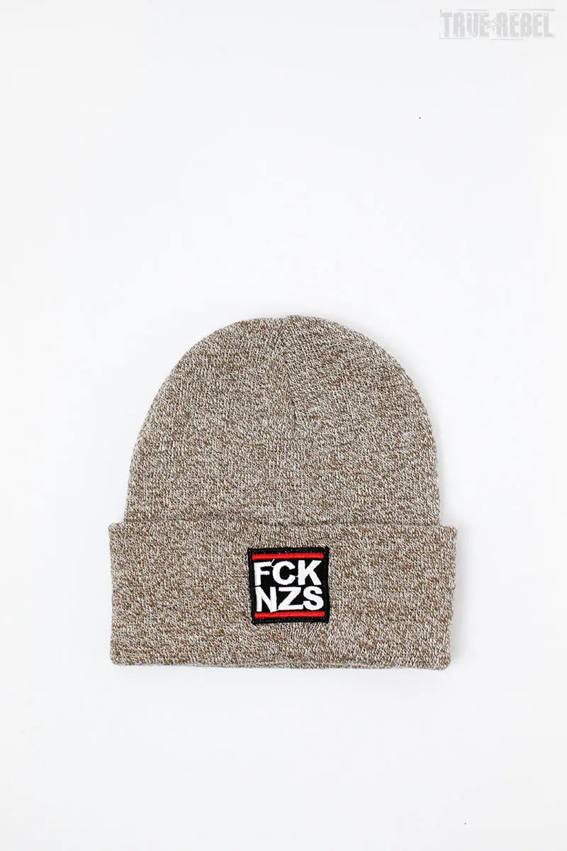 Braun/Graues Beanie FCK NZS Heather Oatmeal mit FCK NZS Schriftzug von True Rebel