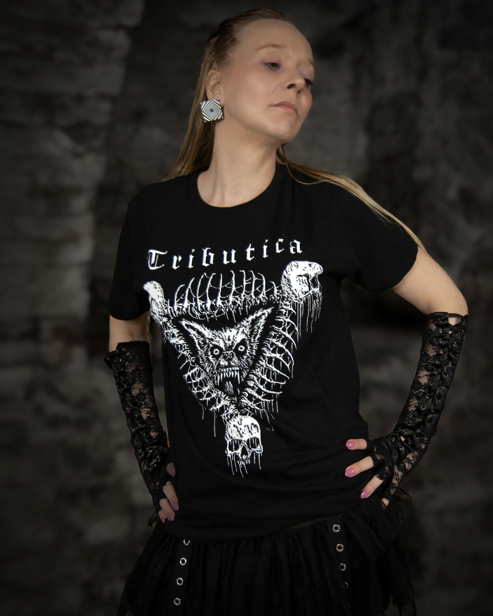 Schwarzes Oberteil Beast Shirt im abstrakten Design von Tributica